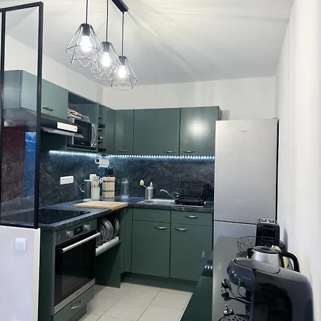 T3 Duplex With Garden